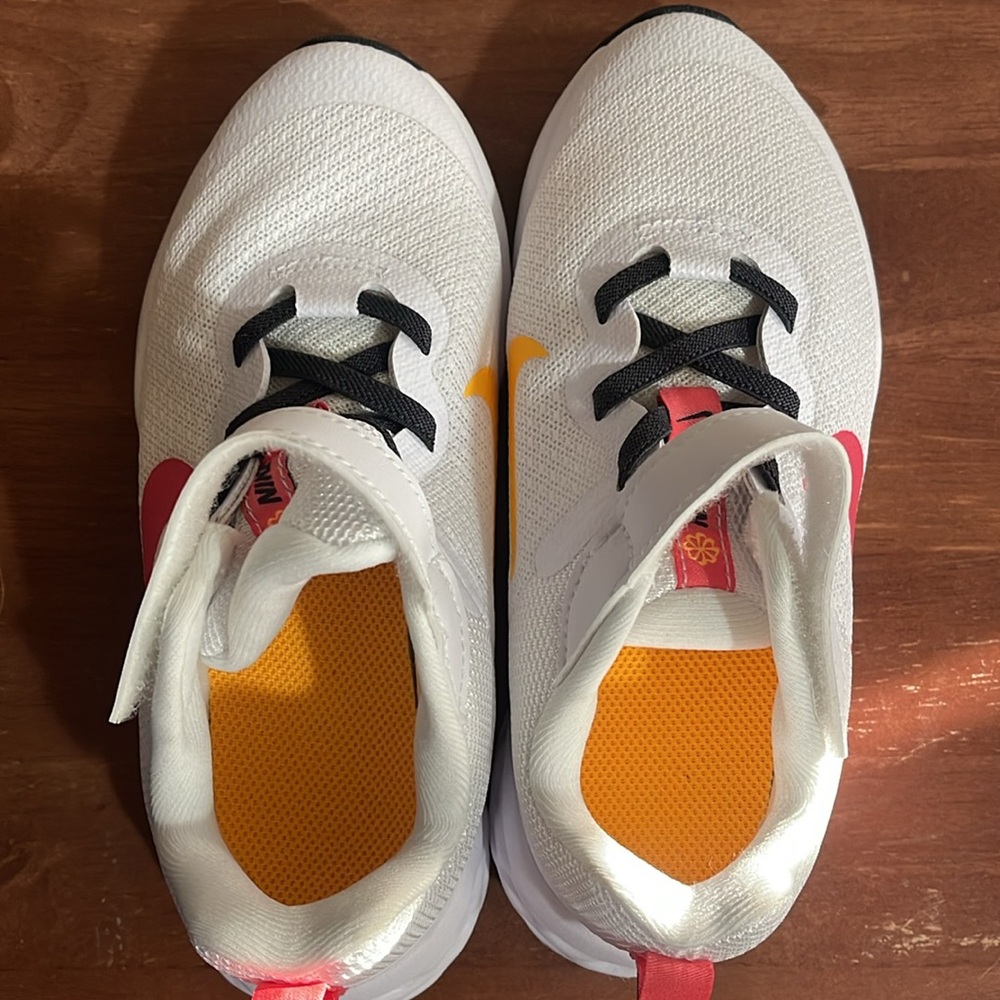 NIKE Revolution Youth Running Sneakers *NEW* Size 12.5, 3 Youth , 1 Youth - Picture 2 of 5